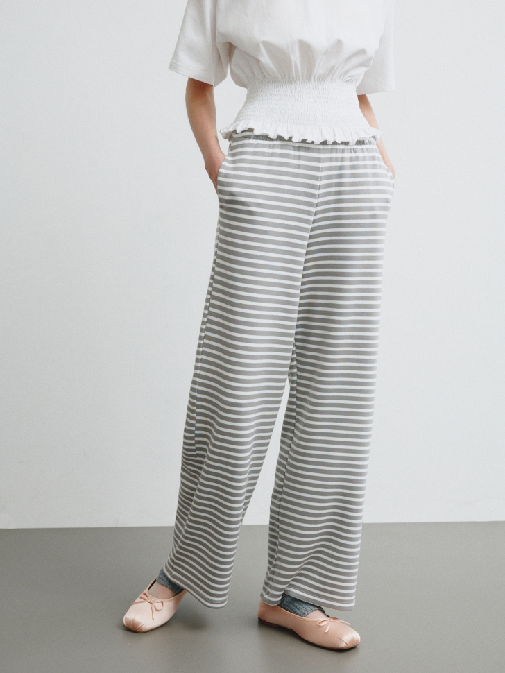 трикотажные брюки из линейки  young от бренда sela вид слева