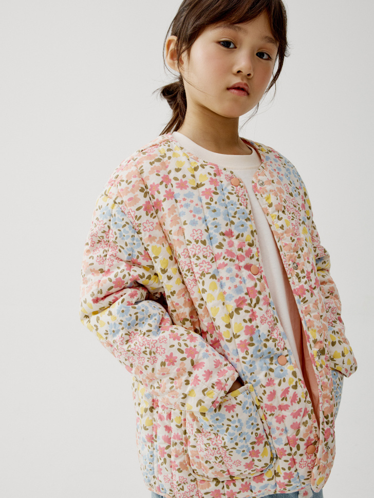 Легкая стеганая куртка для девочек 2799₽