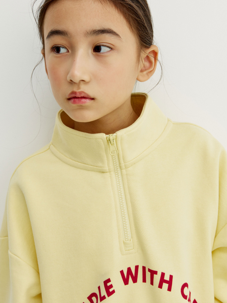 свитшот с воротником на молнии для девочек по цене 2599 руб вид справа