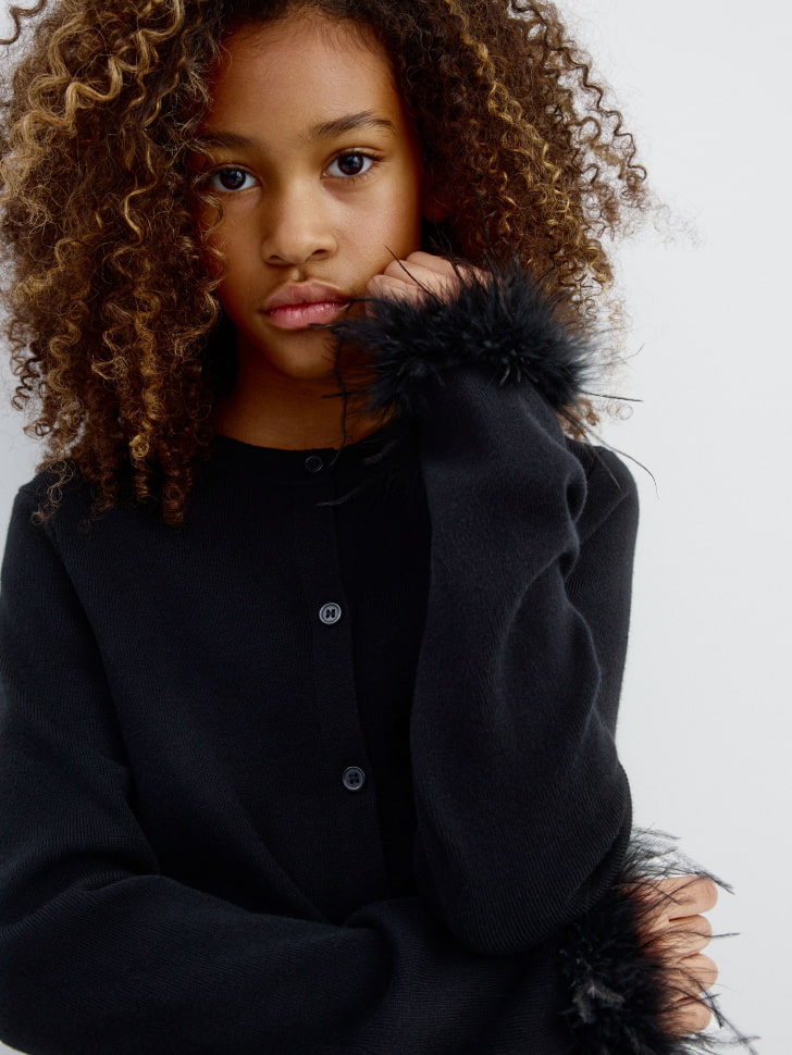 вязаный кардиган с перьями для девочек 4610517110022 в интернет магазине