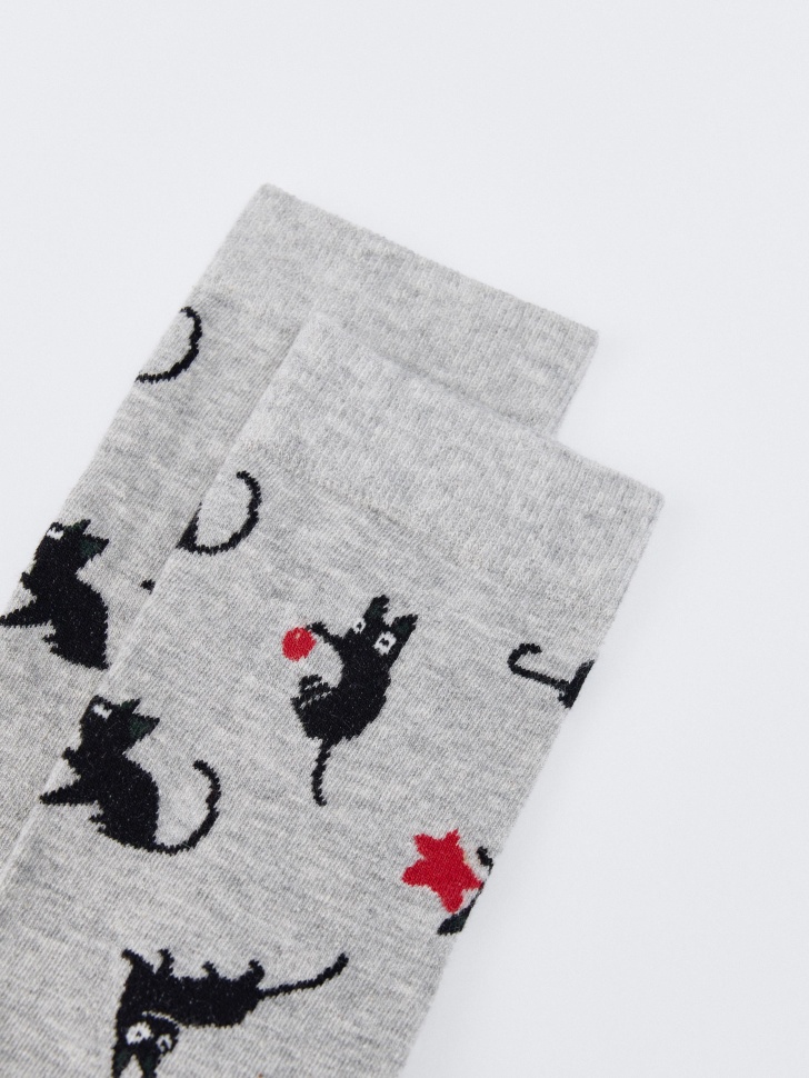 длинные носки новогодние от бренда sela вид слева