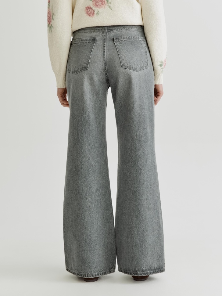 джинсы клеш со средней посадкой по цене 2799 руб вид справа