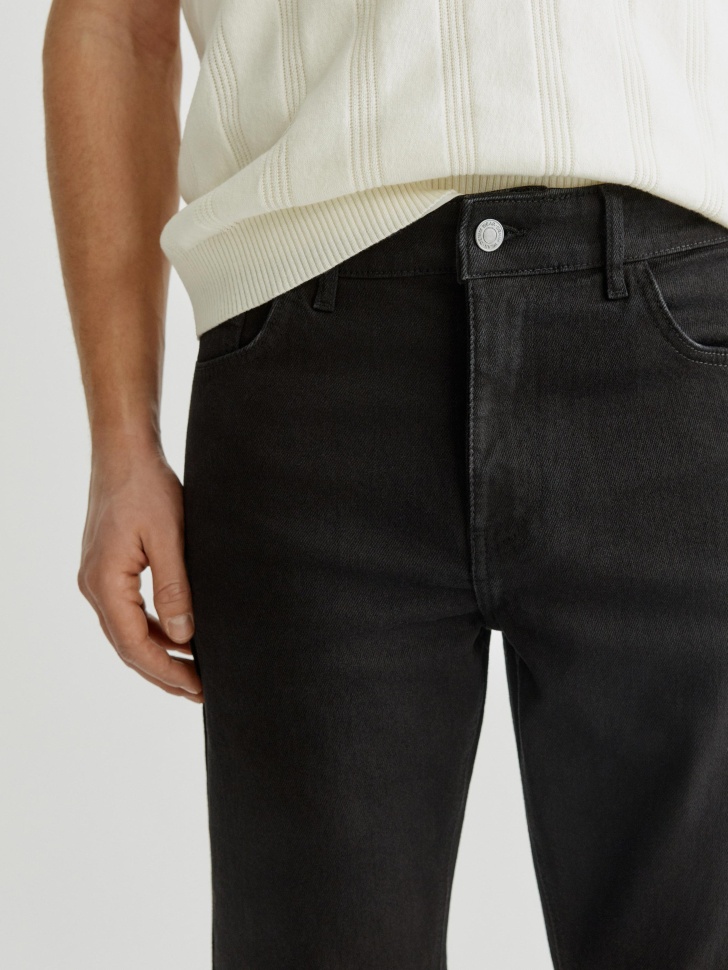 зауженные джинсы со средней посадкой из россии вид сбоку