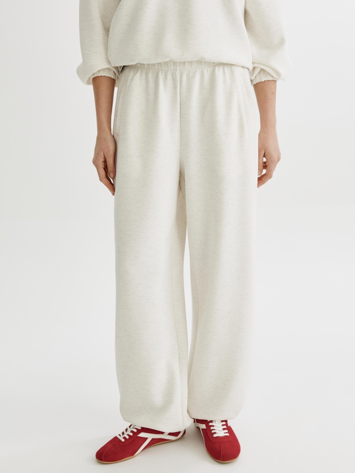 модаловые брюки с регулируемыми затяжками по низу от бренда sela вид слева