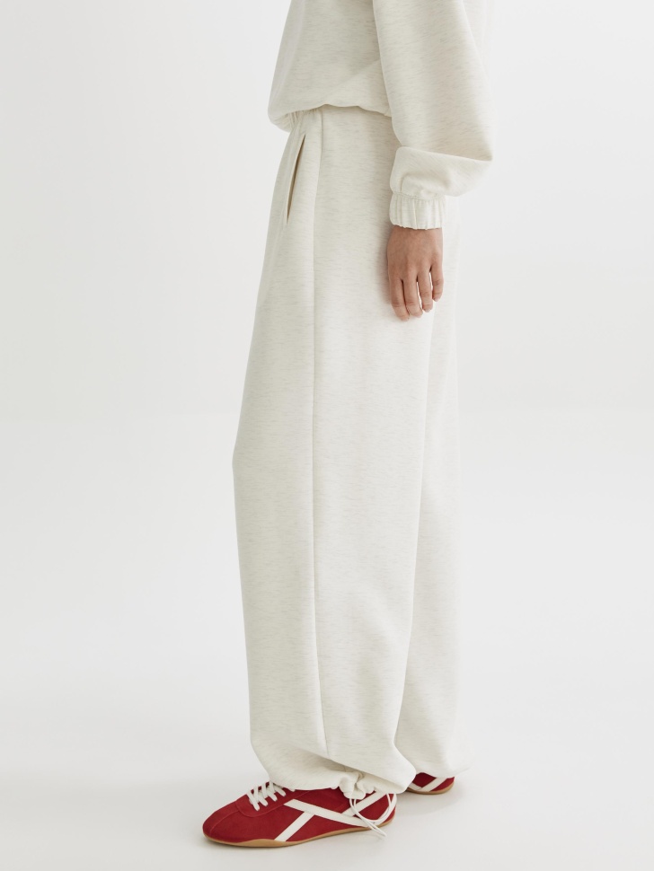 модаловые брюки с регулируемыми затяжками по низу по цене 3299 руб вид справа