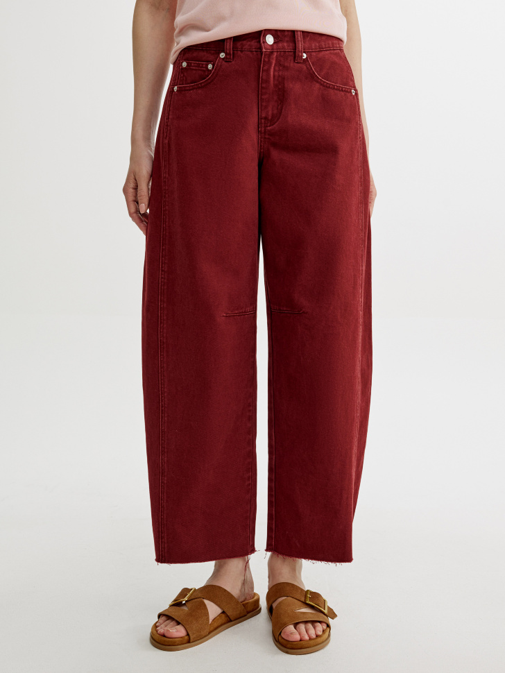 укороченные джинсы баллоны на низкой посадке от бренда sela вид слева