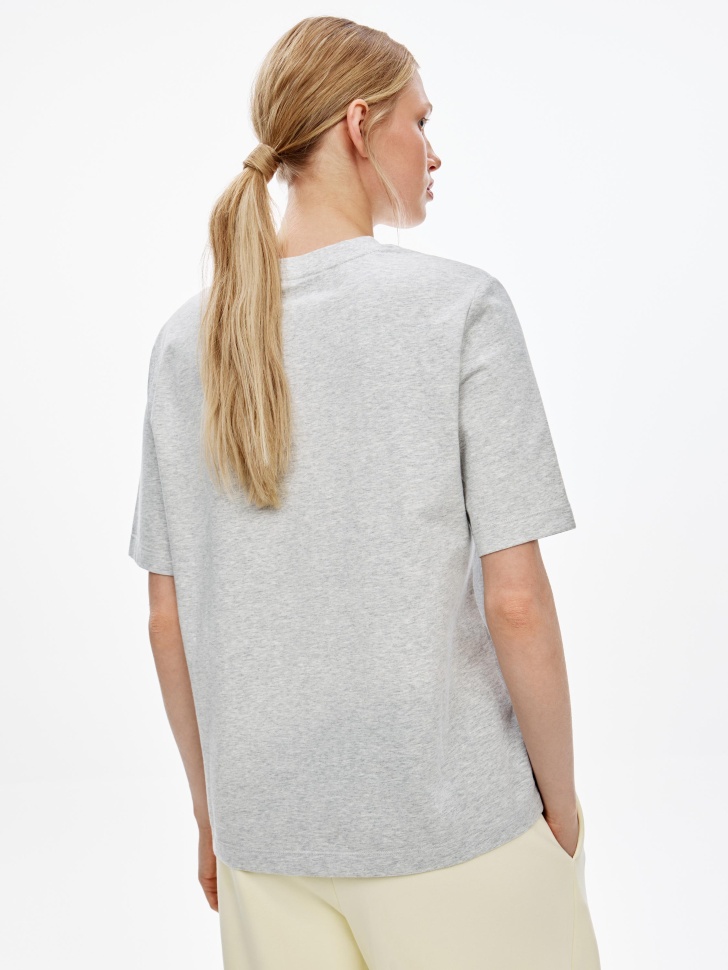 футболка с принтом из коллекции  x яндекс путешествия по цене 2599 руб вид справа