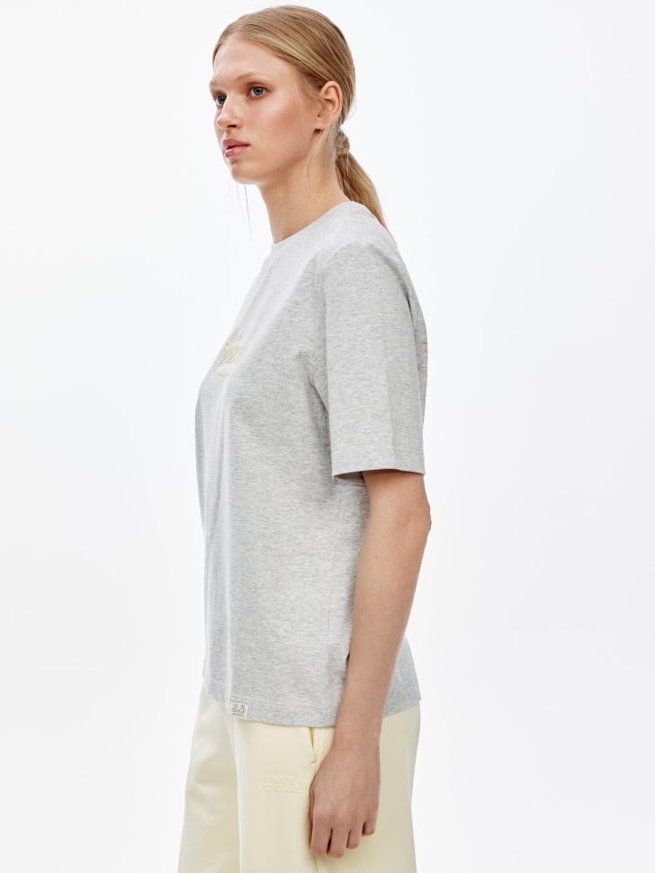 футболка с принтом из коллекции  x яндекс путешествия из россии вид сбоку