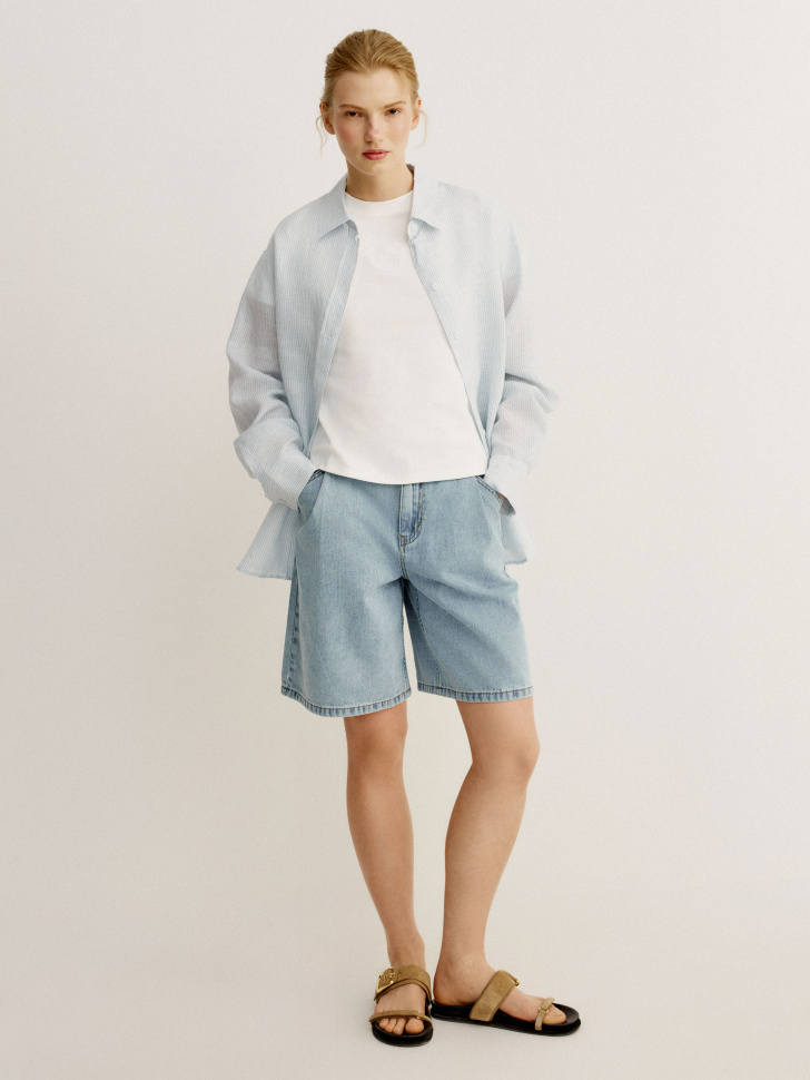 футболка приталенная с вышивкой на груди от бренда sela вид слева