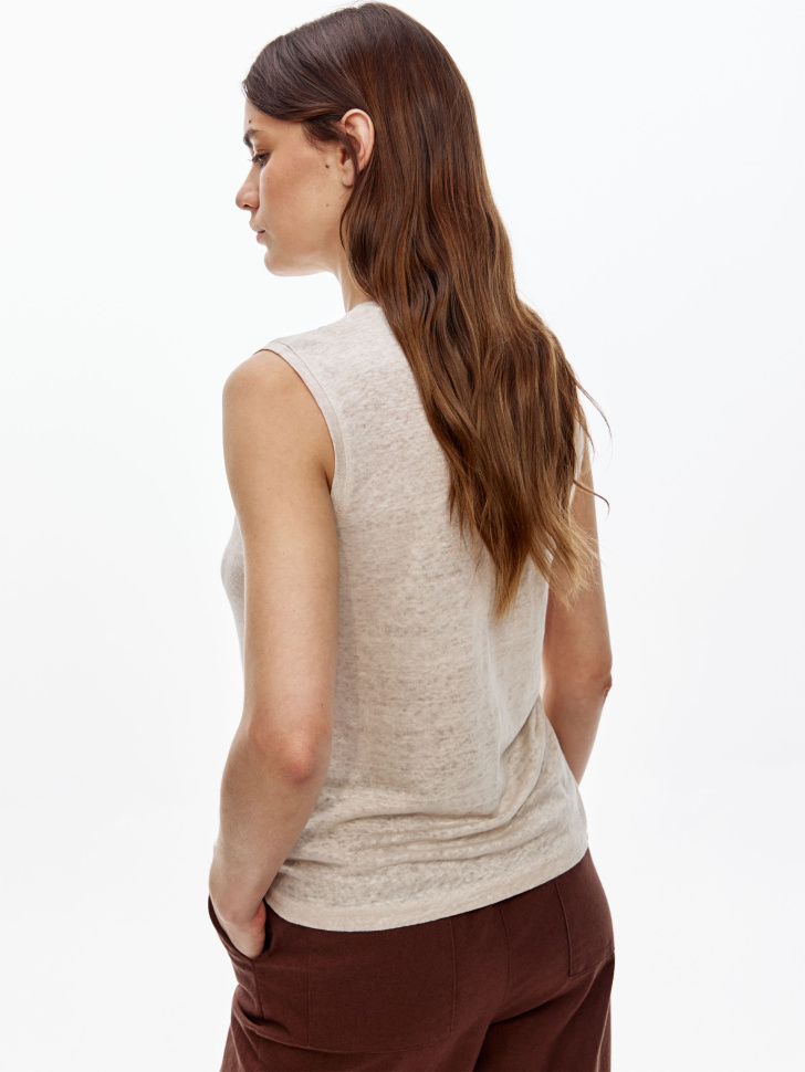 топ на пуговицах из льна из россии вид сбоку