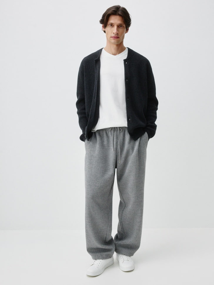 футболка mark regular fit базовая от бренда sela вид слева