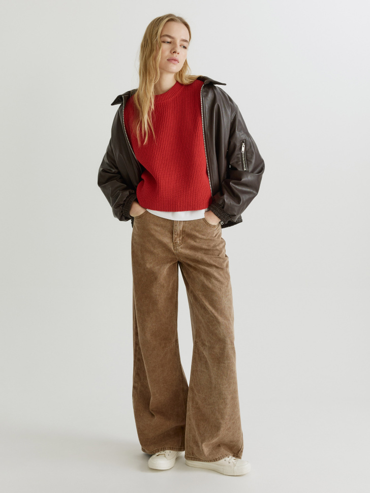 укороченный вязаный жилет от бренда sela вид слева