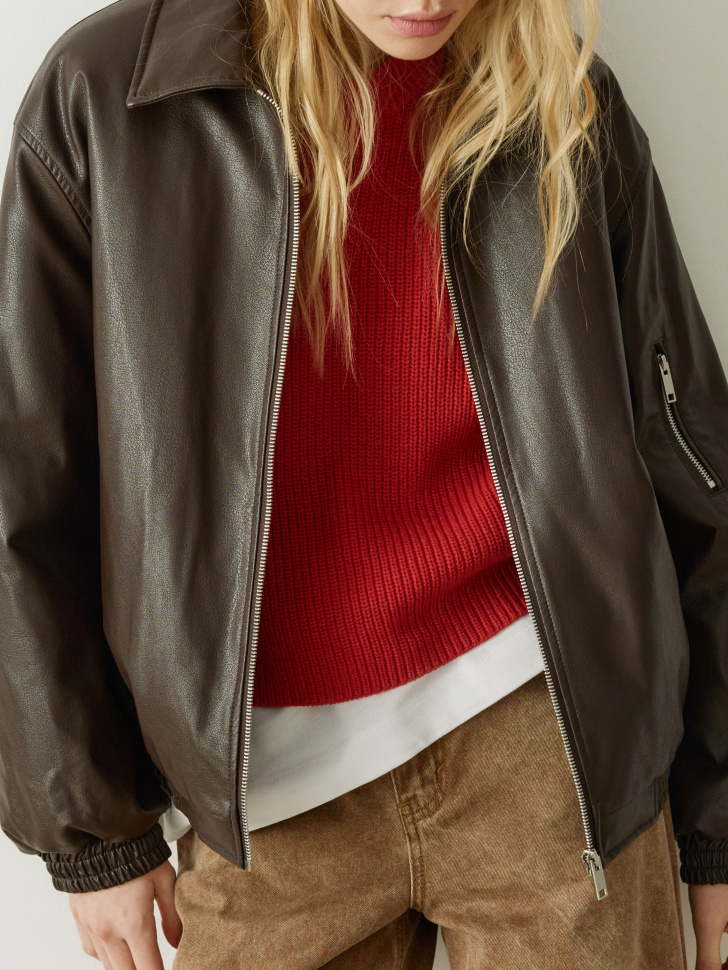 укороченный вязаный жилет из россии вид сбоку