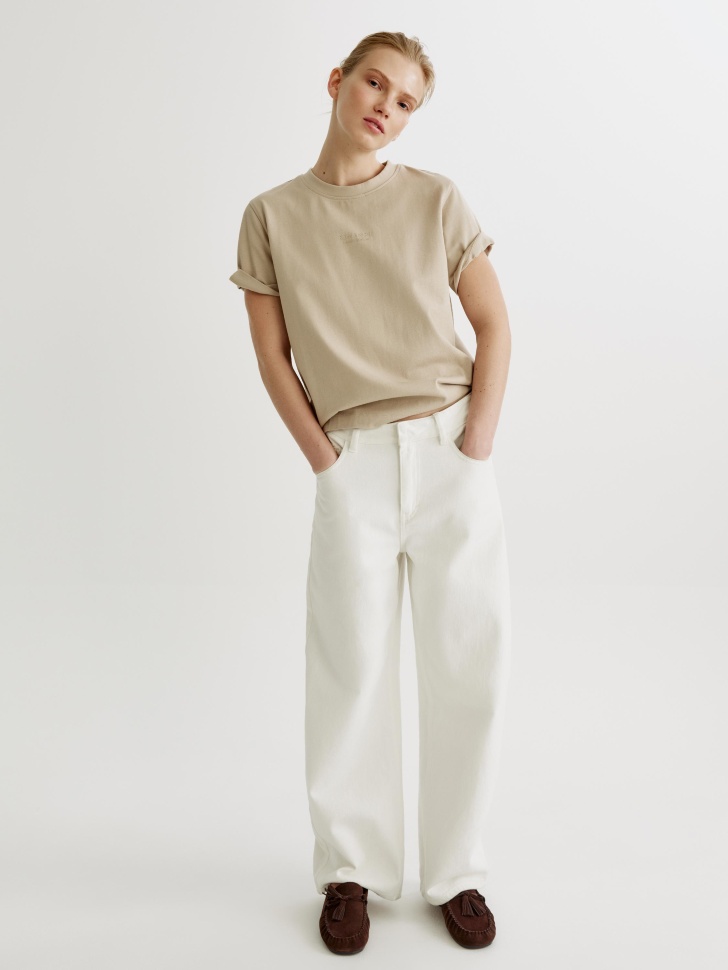 футболка с текстовым принтом от бренда sela вид слева