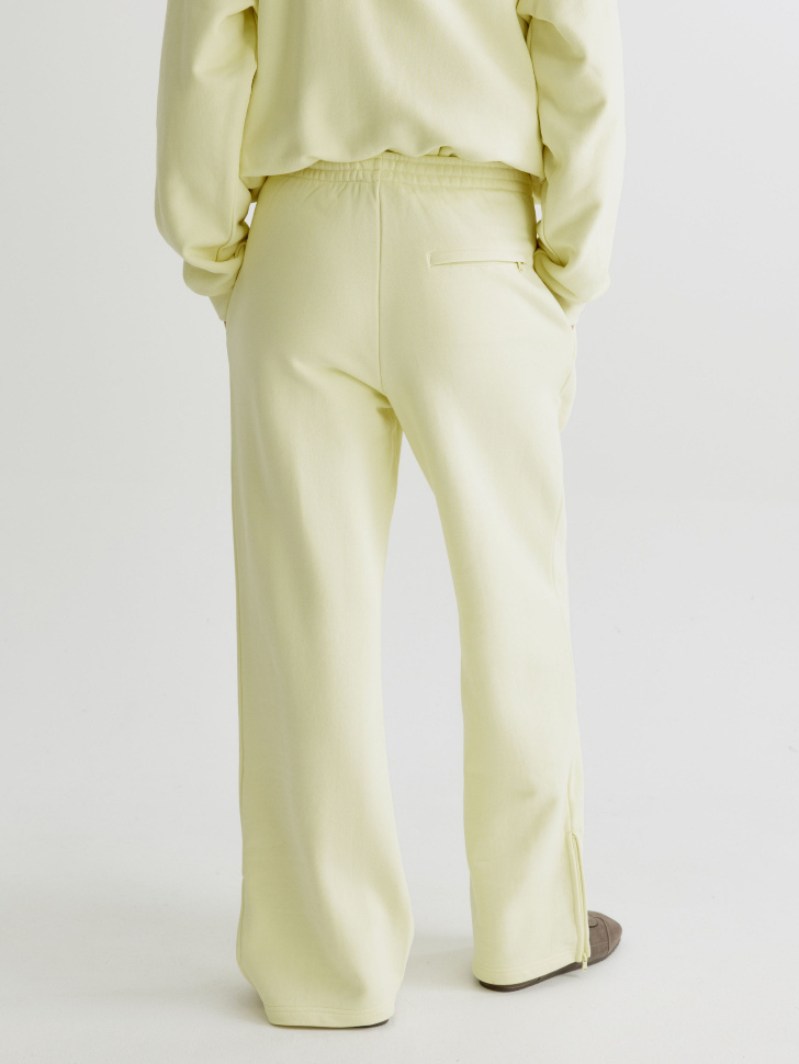 прямые брюки из футера из россии вид сбоку