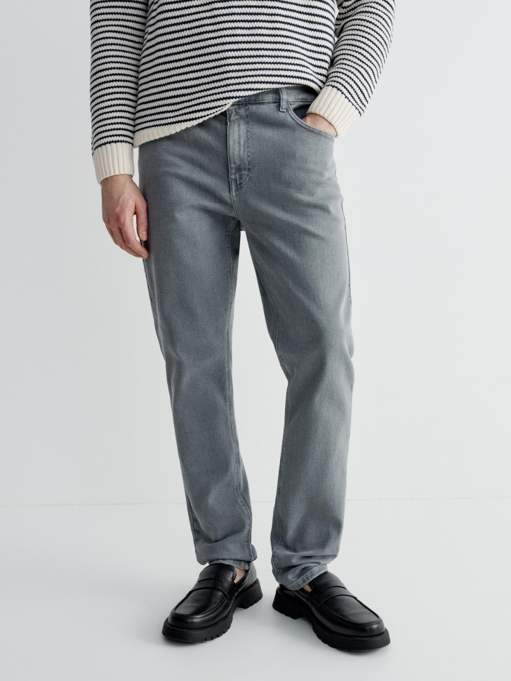 зауженные джинсы со средней посадкой от бренда sela вид слева