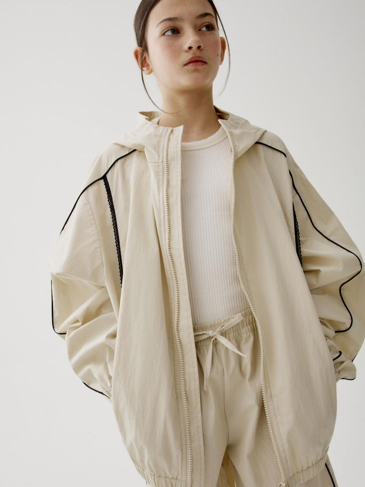 ветровка из смесового хлопка для девочек по цене 3499 руб вид справа