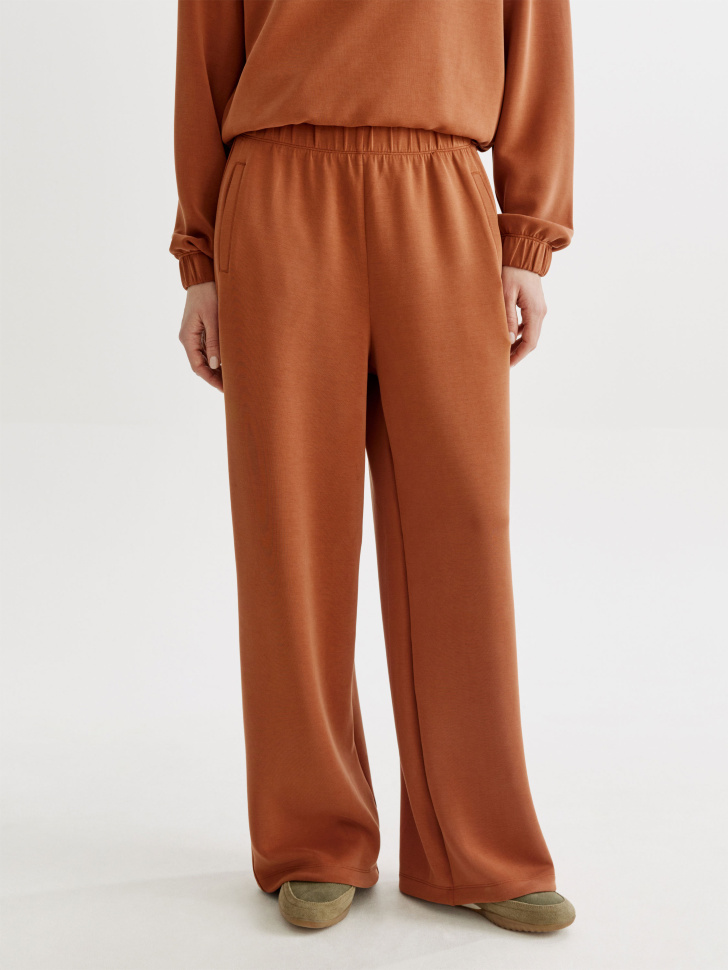 модаловые брюки с регулируемыми затяжками по низу от бренда sela вид слева