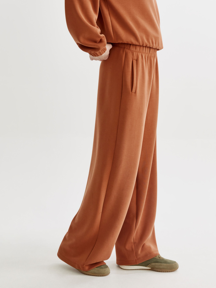 модаловые брюки с регулируемыми затяжками по низу по цене 3299 руб вид справа