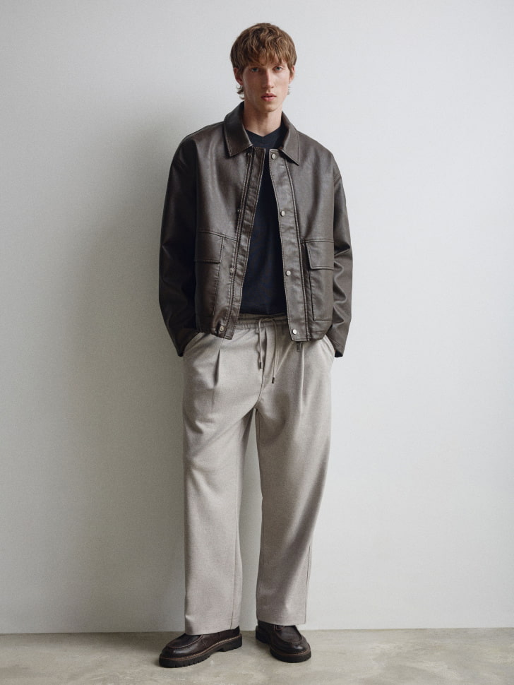 футболка mark regular fit базовая от бренда sela вид слева