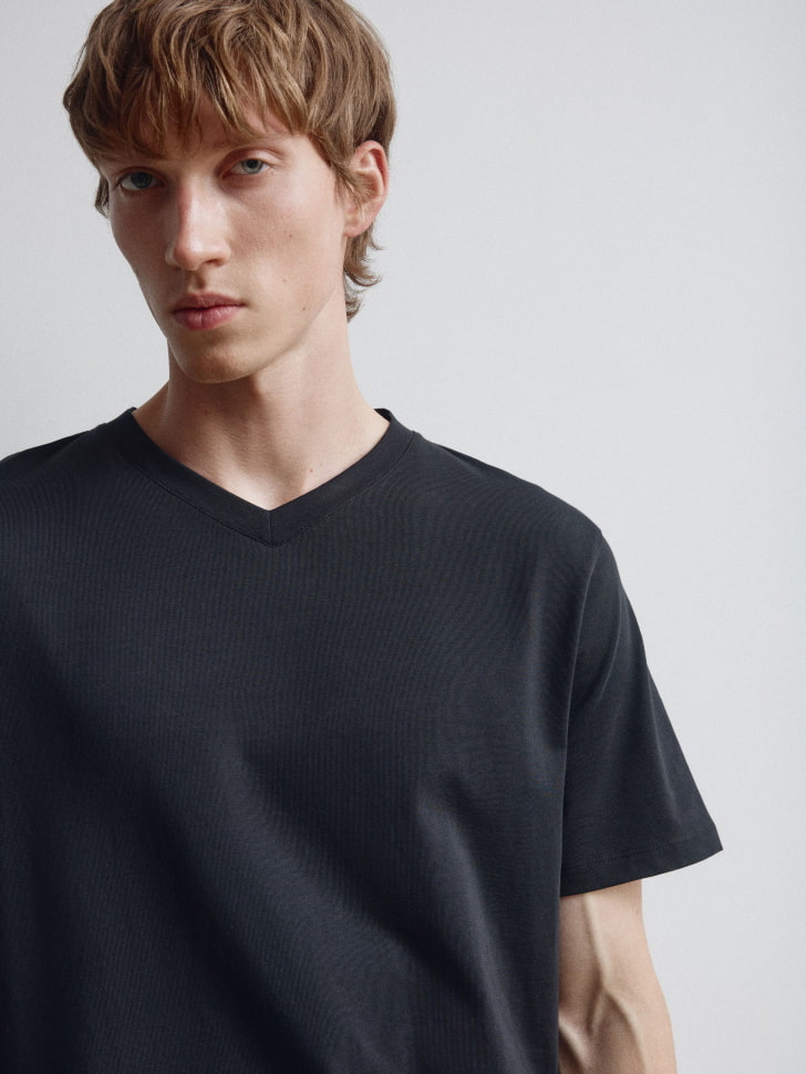 футболка mark regular fit базовая по цене 999 руб вид справа