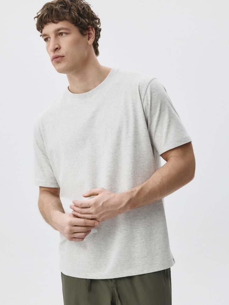 

Базовая футболка REGULAR FIT