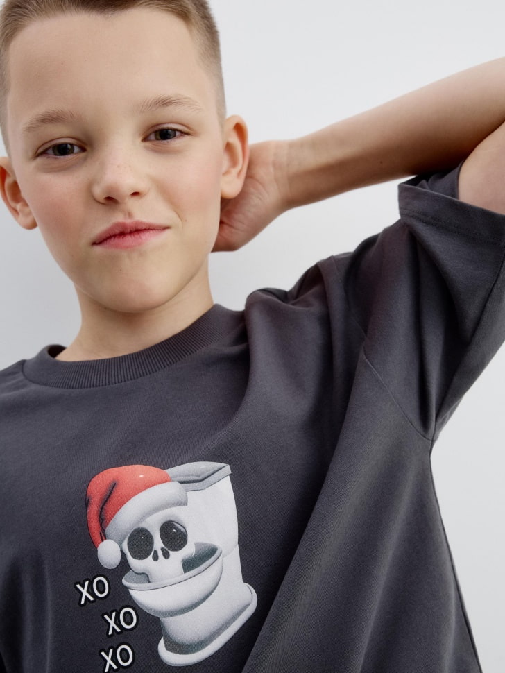 футболка оверсайз с новогодним принтом для мальчиков 4680798761107 в интернет магазине