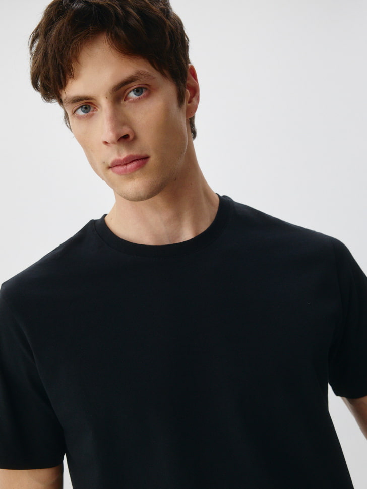 футболка slim fit базовая из россии вид сбоку