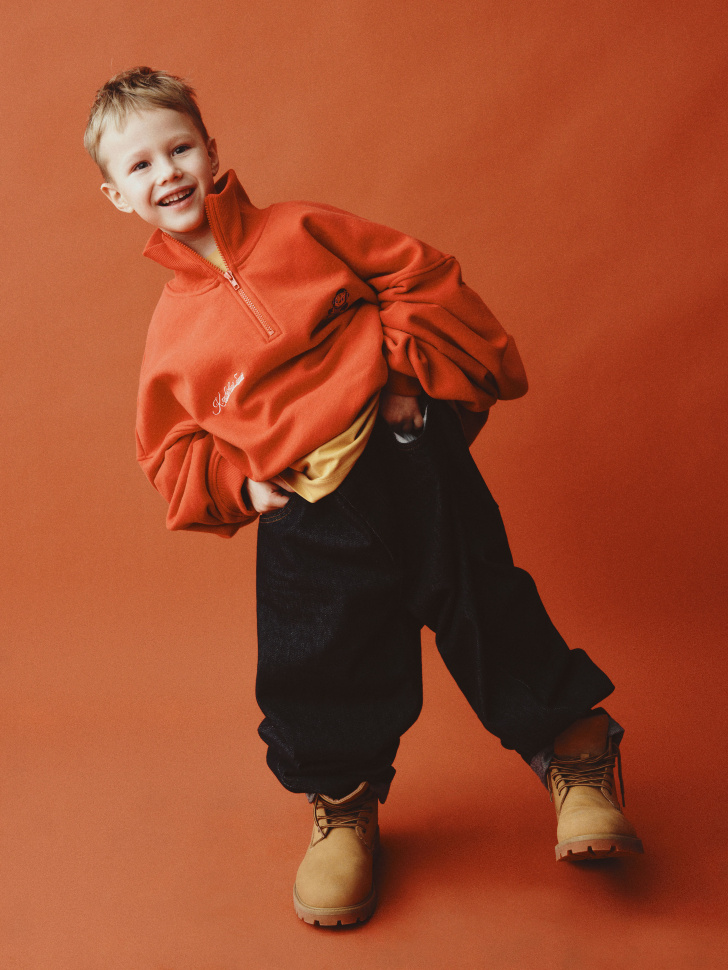 свитшот оверсайз с вышивкой  x союзмультфильм от бренда sela вид слева