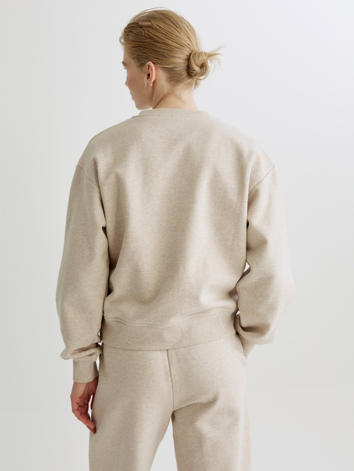 свитшот из фактурного футера по цене 1999 руб вид справа