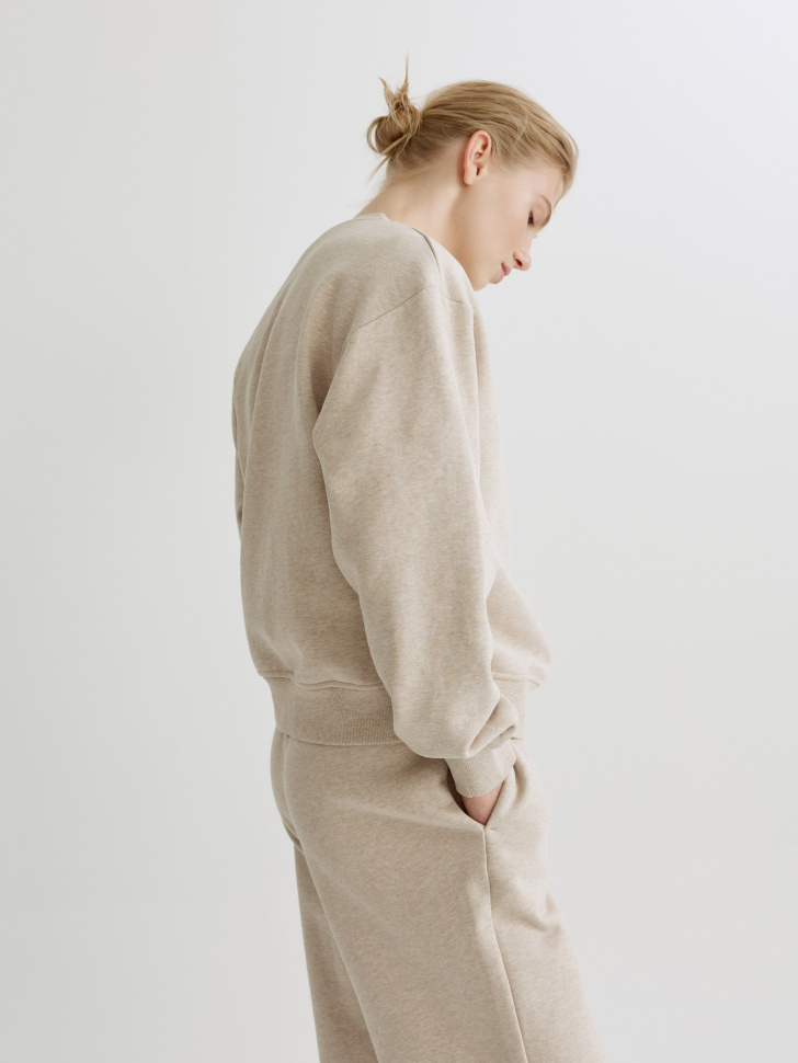 свитшот из фактурного футера из россии вид сбоку