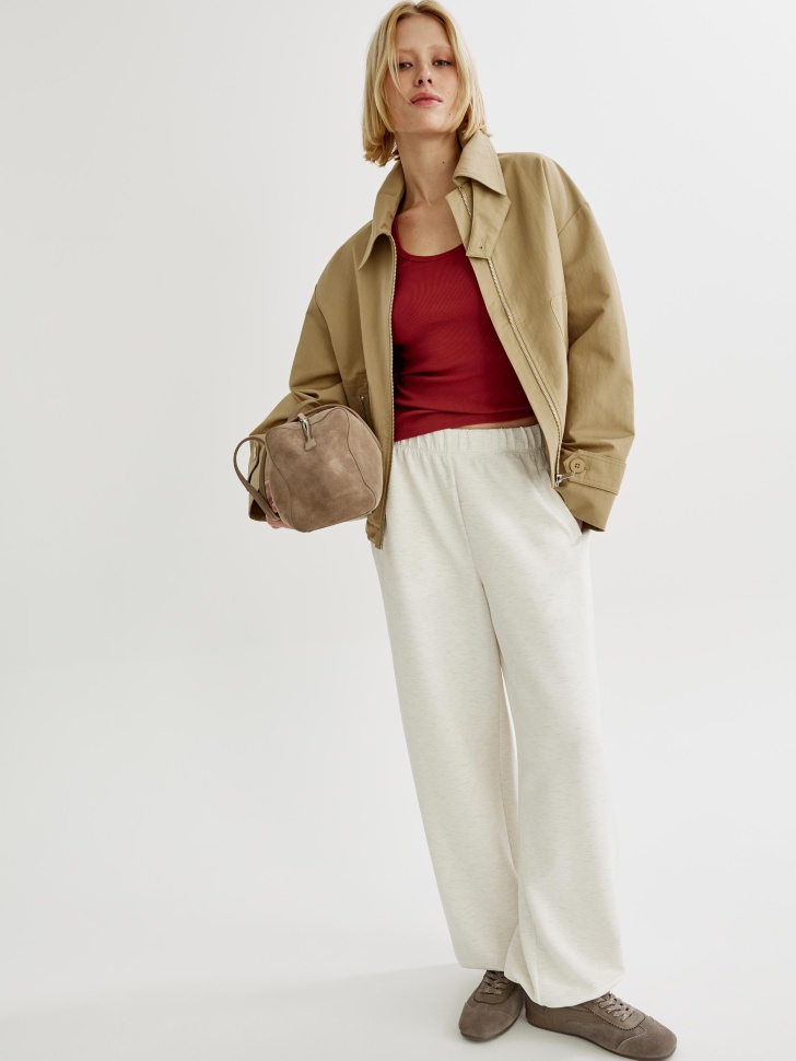 базовый топ в рубчик на тонких бретелях от бренда sela вид слева