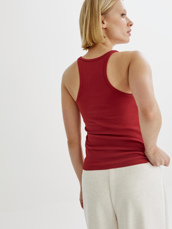 базовый топ в рубчик на тонких бретелях по цене 999 руб вид справа