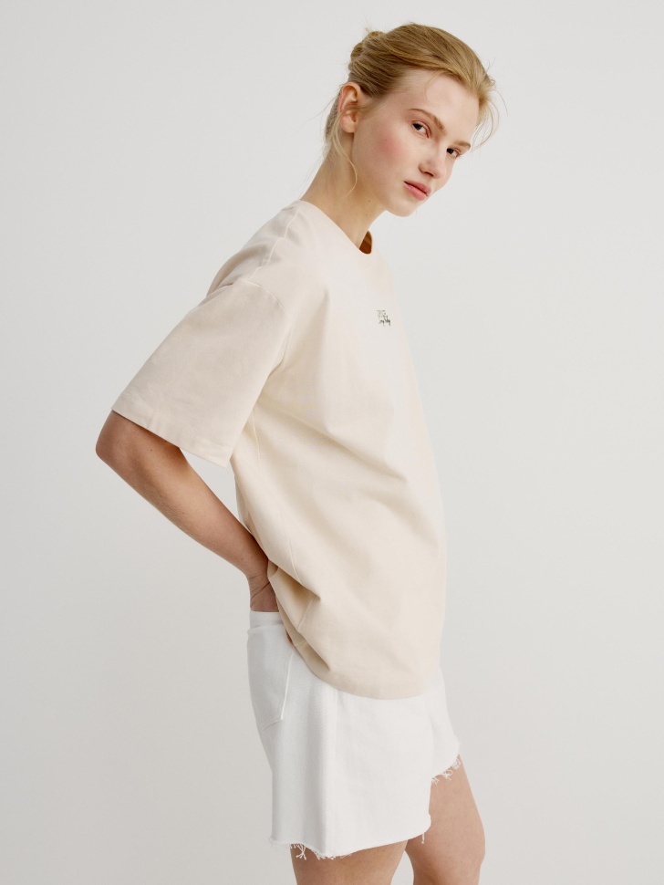 футболка оверсайз с принтом по цене 1999 руб вид справа