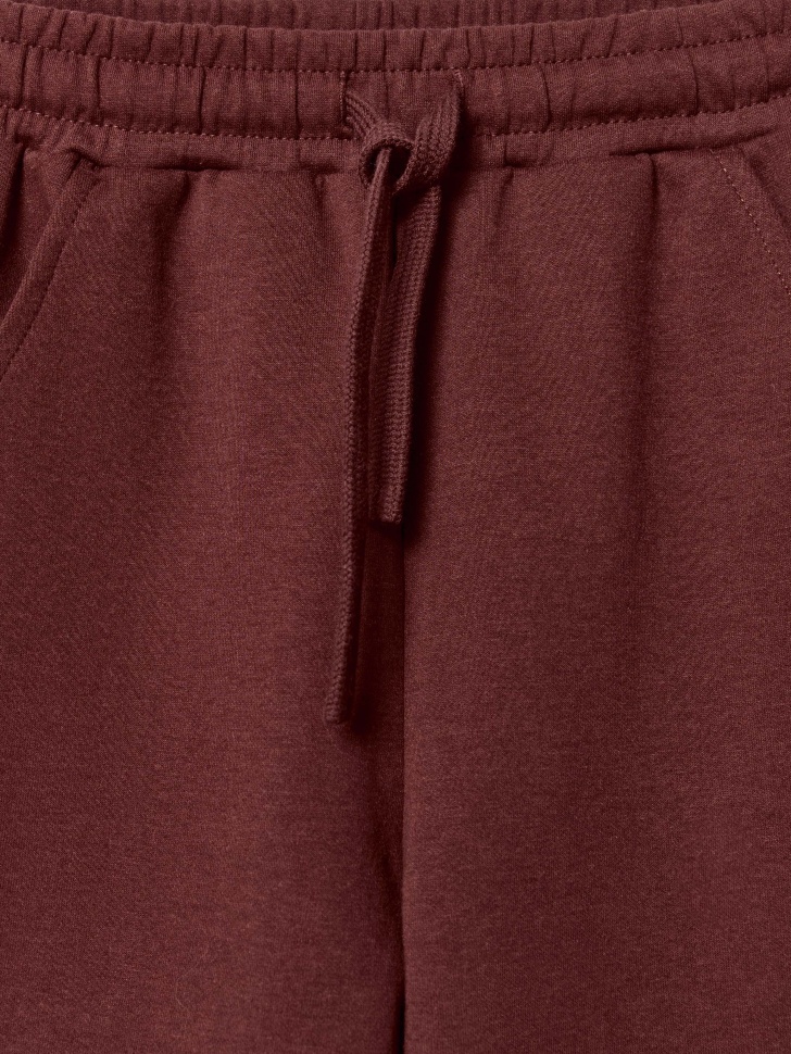 удлиненные шорты с лампасами для мальчиков из проверенных материалов спереди