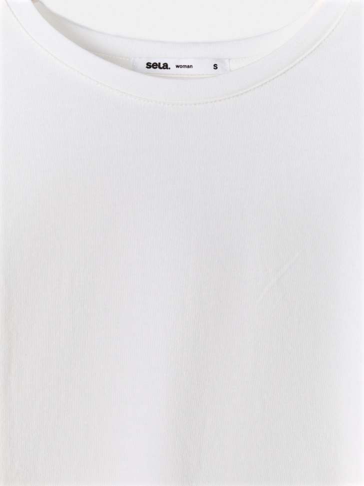 футболка оверсайз с разрезами от бренда sela вид слева