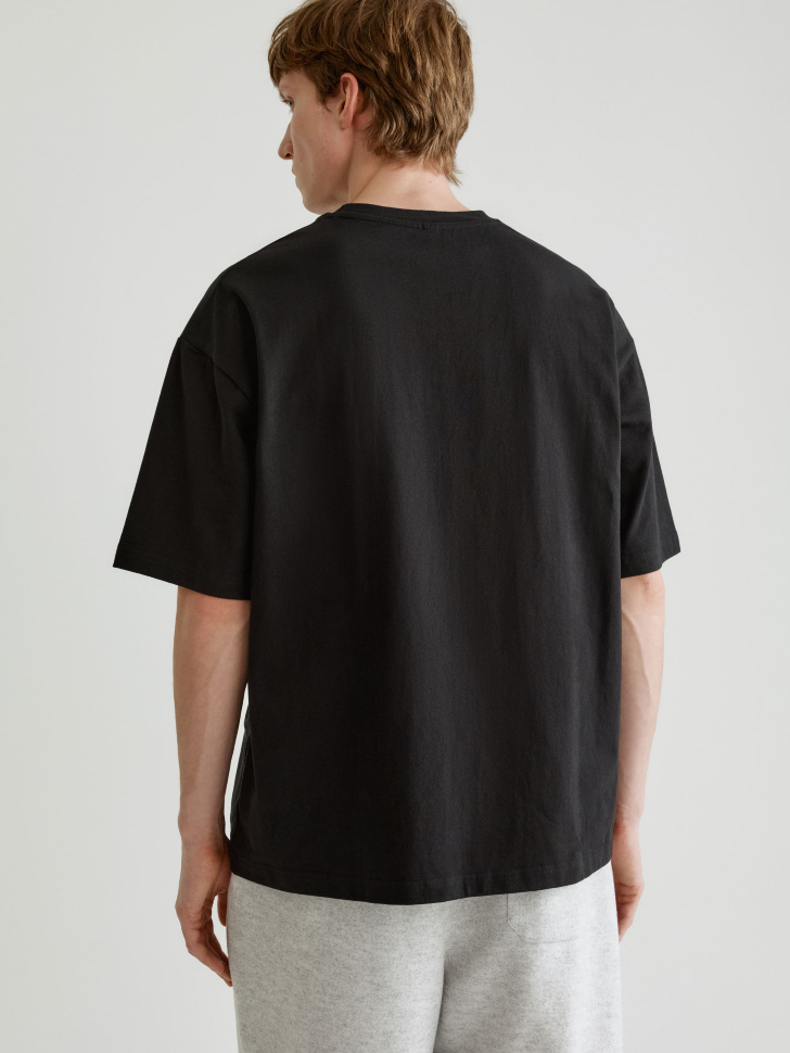 базовая футболка max oversize fit по цене 1899 руб вид справа