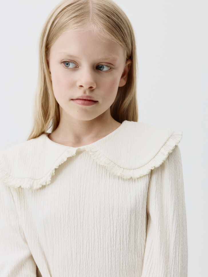 

Трикотажная блузка с фигурным воротником для девочек