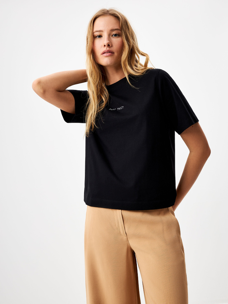 

Футболка NINA REGULAR FIT с вышивкой