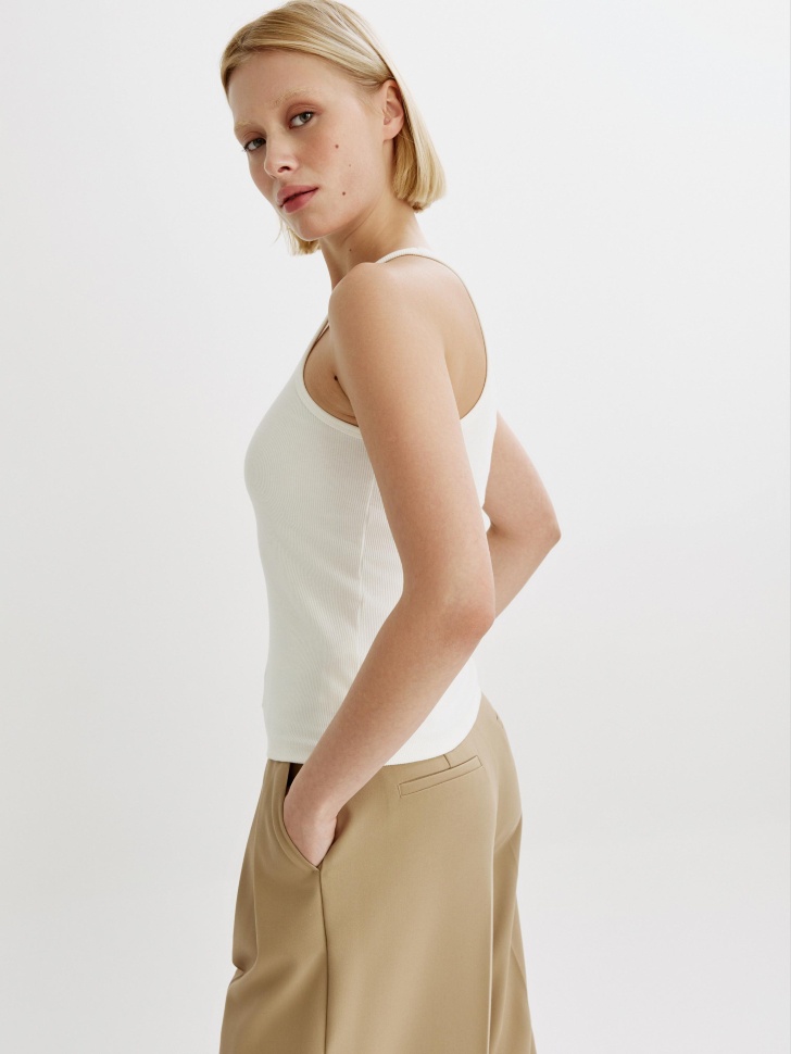 базовый топ в рубчик на тонких бретелях из россии вид сбоку