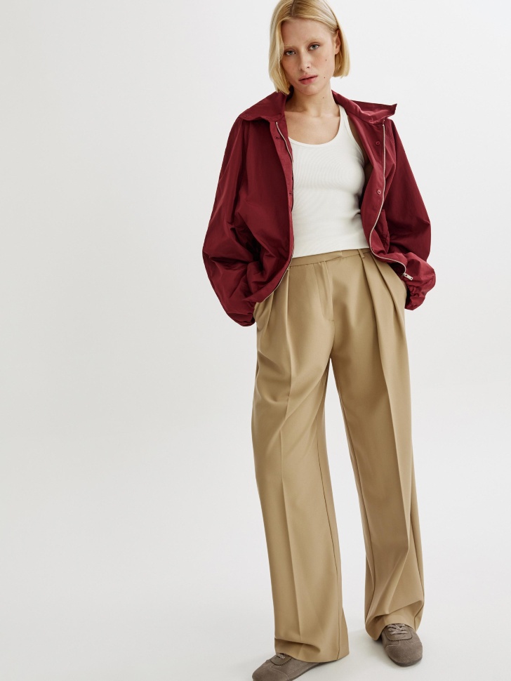 базовый топ в рубчик на тонких бретелях из хлопка спереди