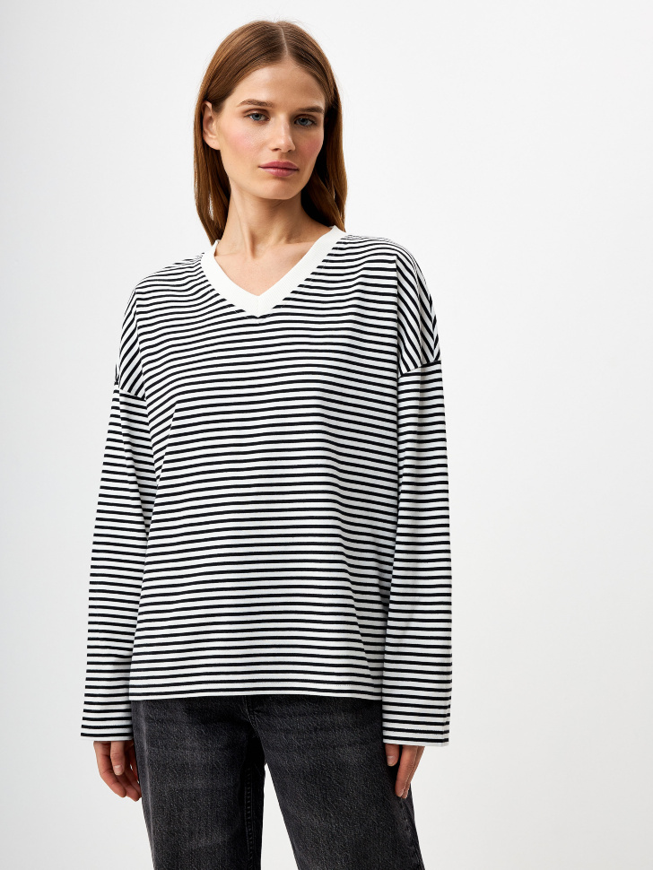 

Лонгслив ANNA OVERSIZE FIT с V-образным вырезом