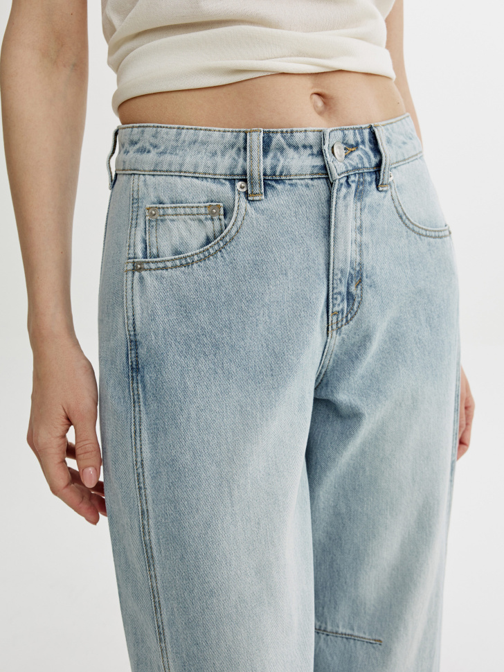 укороченные джинсы баллоны на низкой посадке по цене 3999 руб вид справа