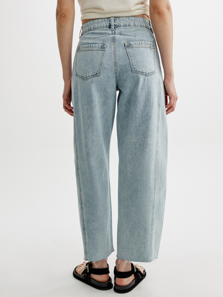 укороченные джинсы баллоны на низкой посадке из россии вид сбоку