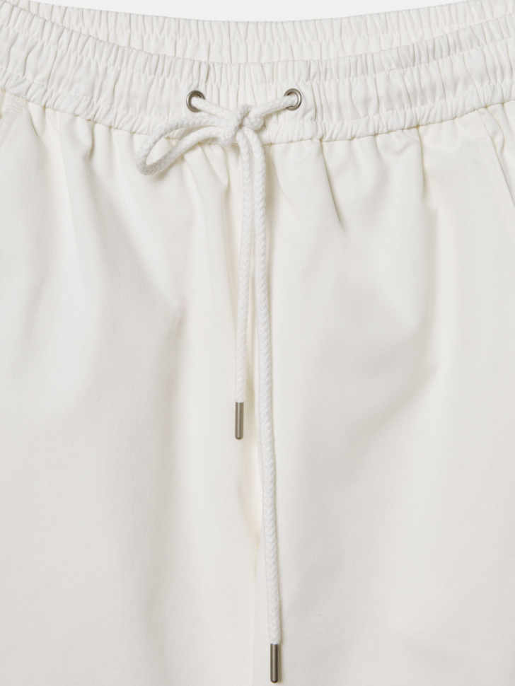 укороченные объемные брюки из хлопка из хлопка спереди