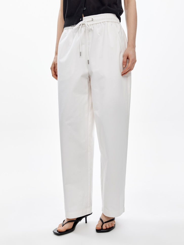 укороченные объемные брюки из хлопка из россии вид сбоку