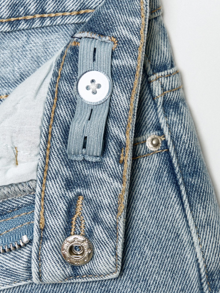 широкие джинсы с аппликацией для девочек из россии вид сбоку