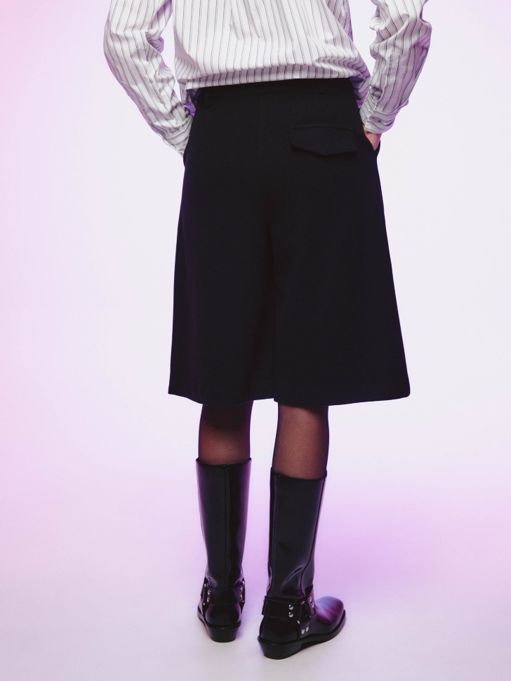 шорты-бермуды из костюмной ткани из линейки  young от бренда sela вид слева