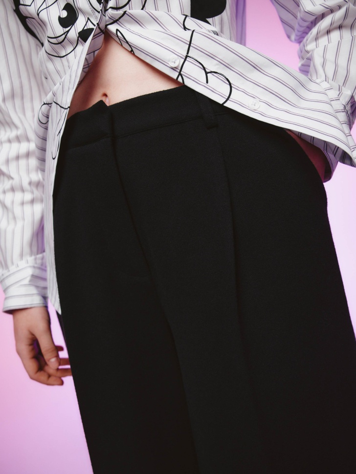 шорты-бермуды из костюмной ткани из линейки  young из россии вид сбоку