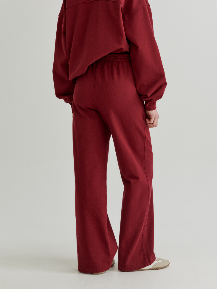 прямые брюки из футера из россии вид сбоку